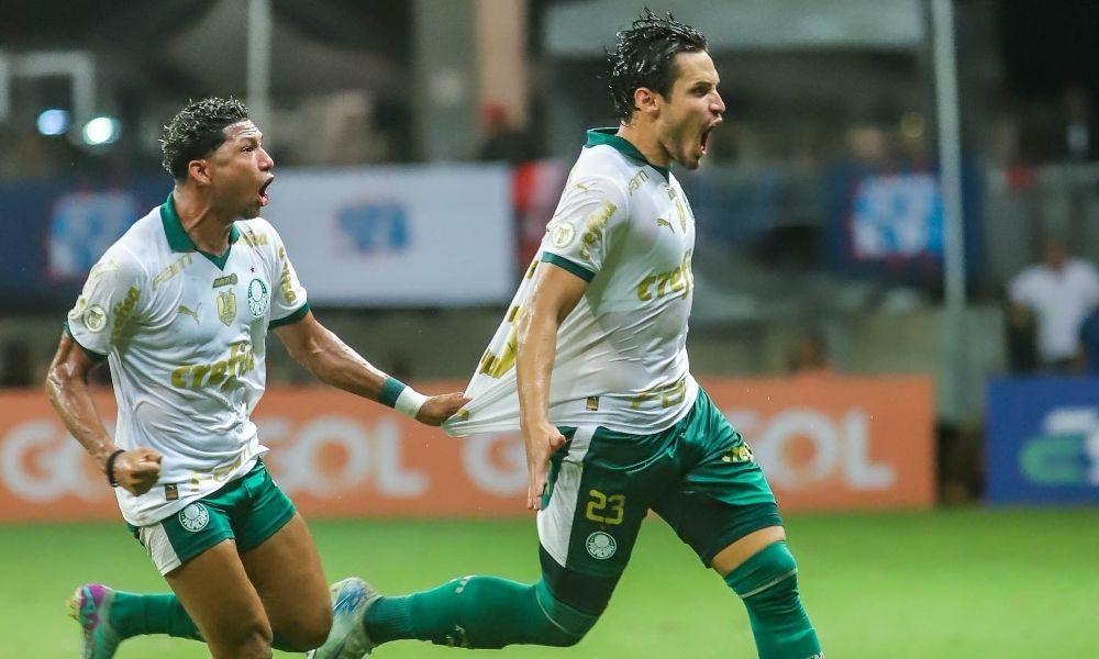 Palmeiras marca nos acréscimos, vence Bahia e pressiona o Botafogo | Jovem Pan