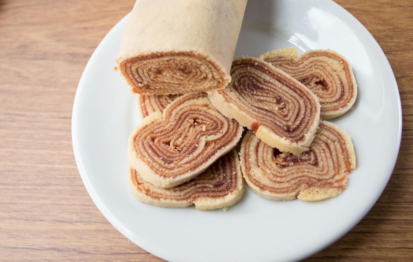 Roll cake (swiss roll, roll cake)